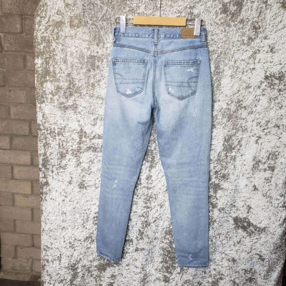 American Eagle High Waisted Mom Jeans Ripped Cotton 90s Style Light Festival - Picture 6 of 10